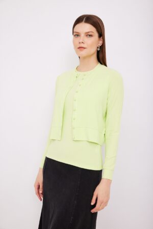 חולצת סריג בצבע ליים בייבי עם כפתורים לנשים, אופנה נוחה ואלגנטית.
