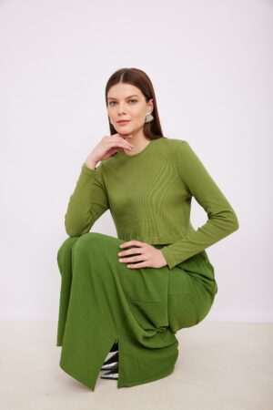 חולצה ירוקה אופנה נוחה ללבוש, סטייל קליל ומרענן, תלבושת שיקית ואופנתית לנשים באורדמן.