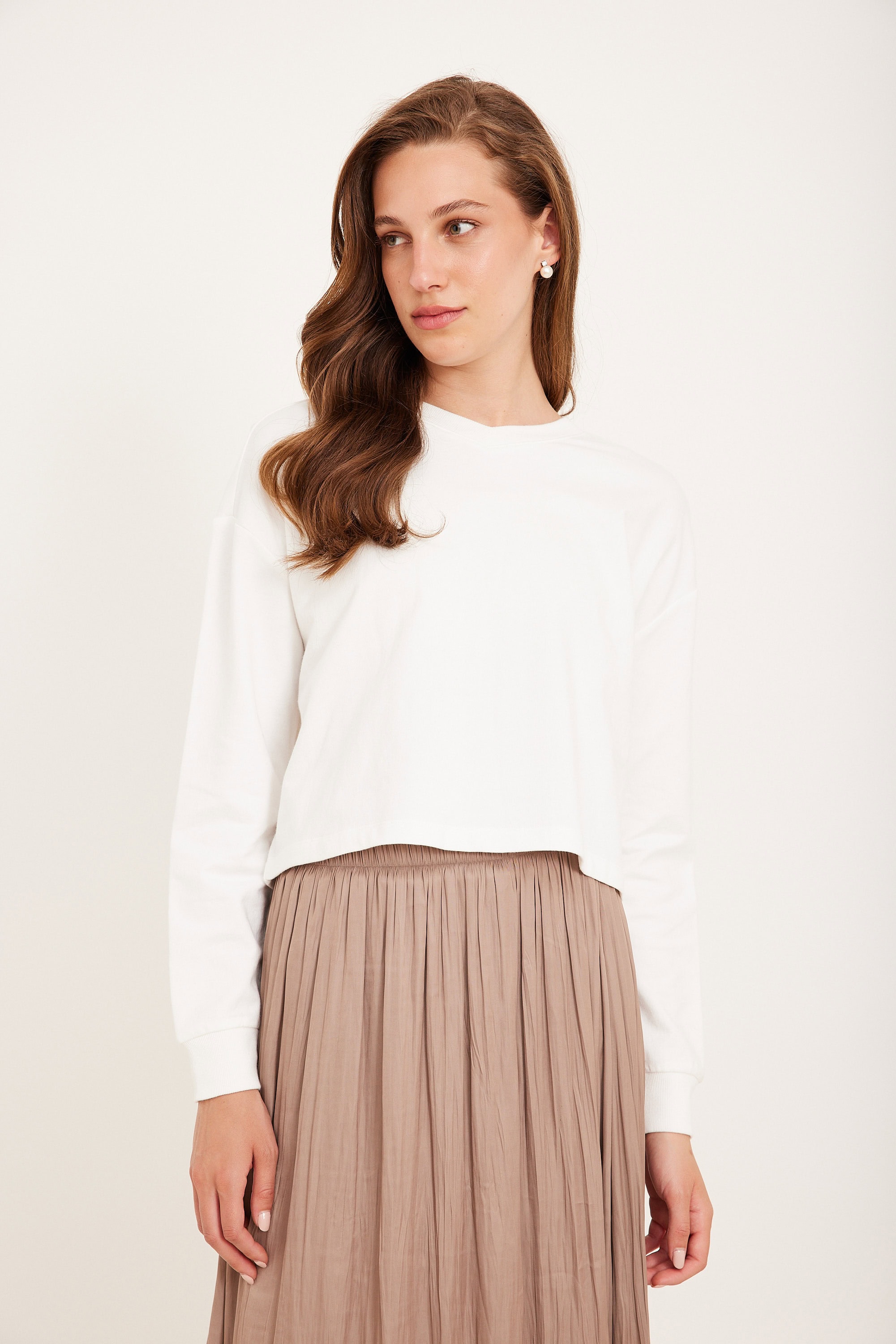 ORDMAN_220425_1278 חולצת קרופ שמנת – תמונה 1