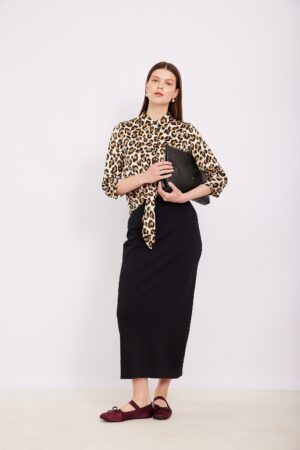 חולצת סאטן קשר מנומר