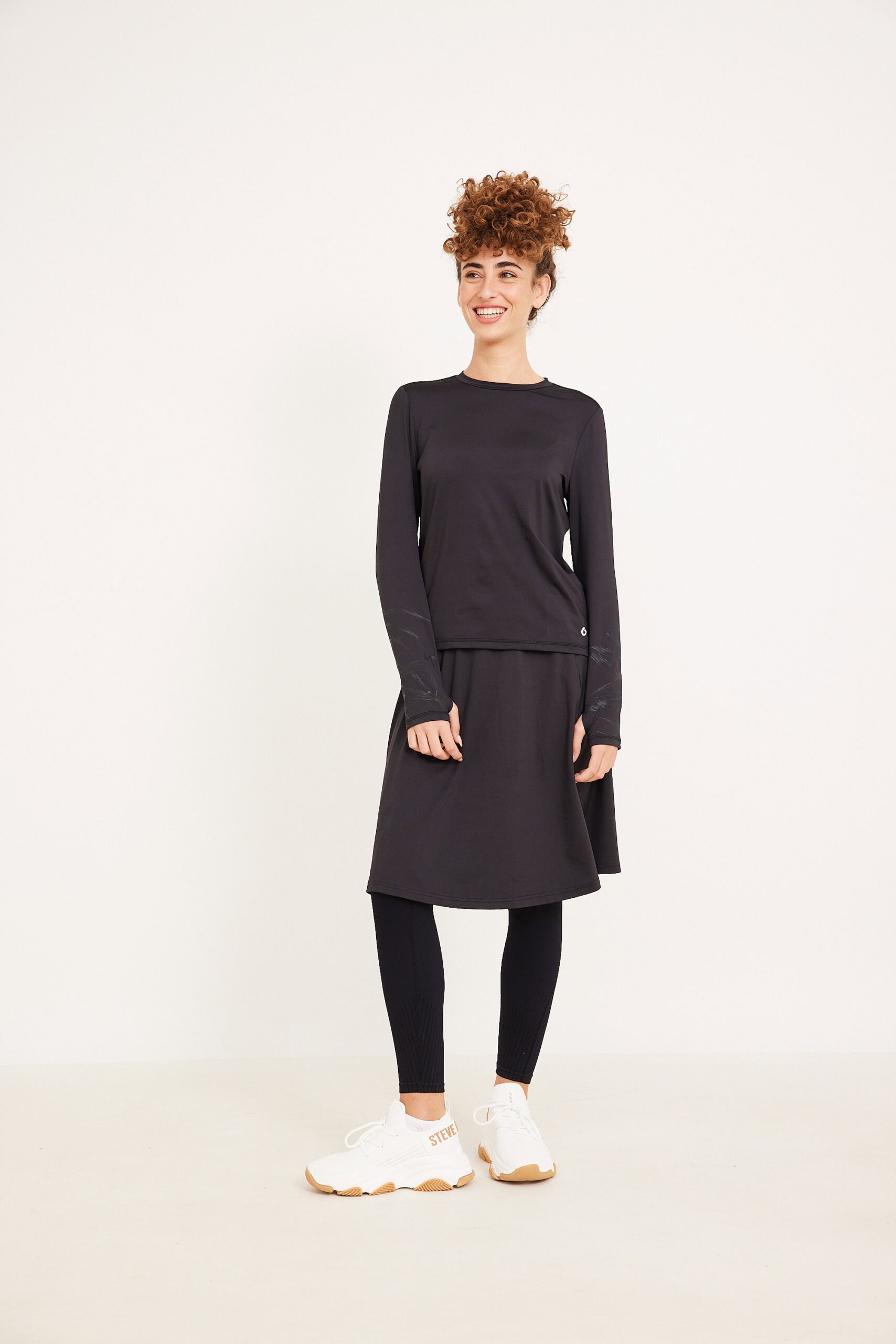 חולצת ספורט שחורה חולצת ספורט שחורה