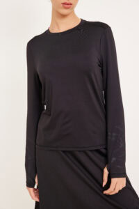 חולצת ספורט שחורה