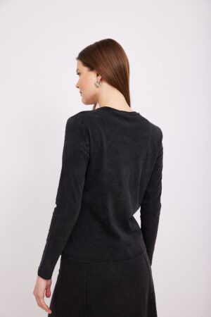 אקטריג טקסט: חזה נשים במעיל שחור מחמם ונוח ללבוש באורדמן.