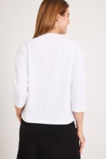 חולצה לבנה נוחה לאופנה, תלבושת נוחה ללבוש, אופנה יומיומית באורדמן.