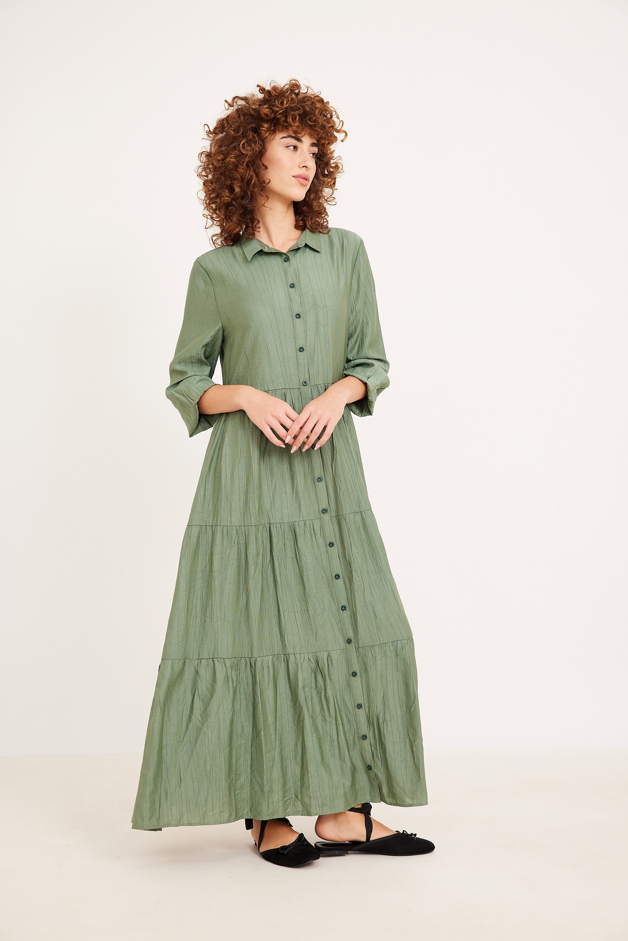 שמלת קומות מקומט ירוק שמלת קומות מקומט ירוק