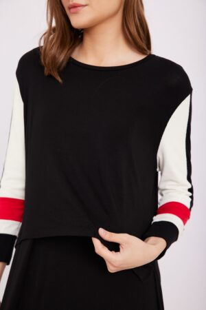 רכב הטרנד אופנת נוחות, בגדים מעוצבים ללבישה יום-יומית.