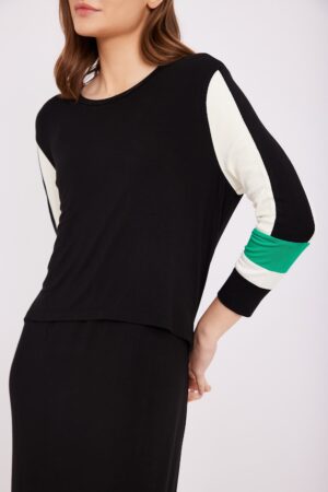 רצועת ספורט נוחה עם צבעי שחור, לבן וירוק, לגברת אופנתית ויומיומית.