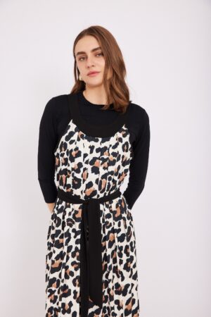 רודי פרינט בעיצוב אופנה נוח ללבוש עם סגנון אופנתי ואופייני.