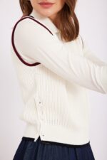 חולצת סווטשרט נוחה ואופנתית מבדי כותנה, מושלמת ללבוש יומיומי וסטייל ברמה גבוהה.