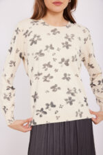 שמללת טקסטורה עם פרחים בגווני אפור ואדום, לנוחות וסטייל מושלם.