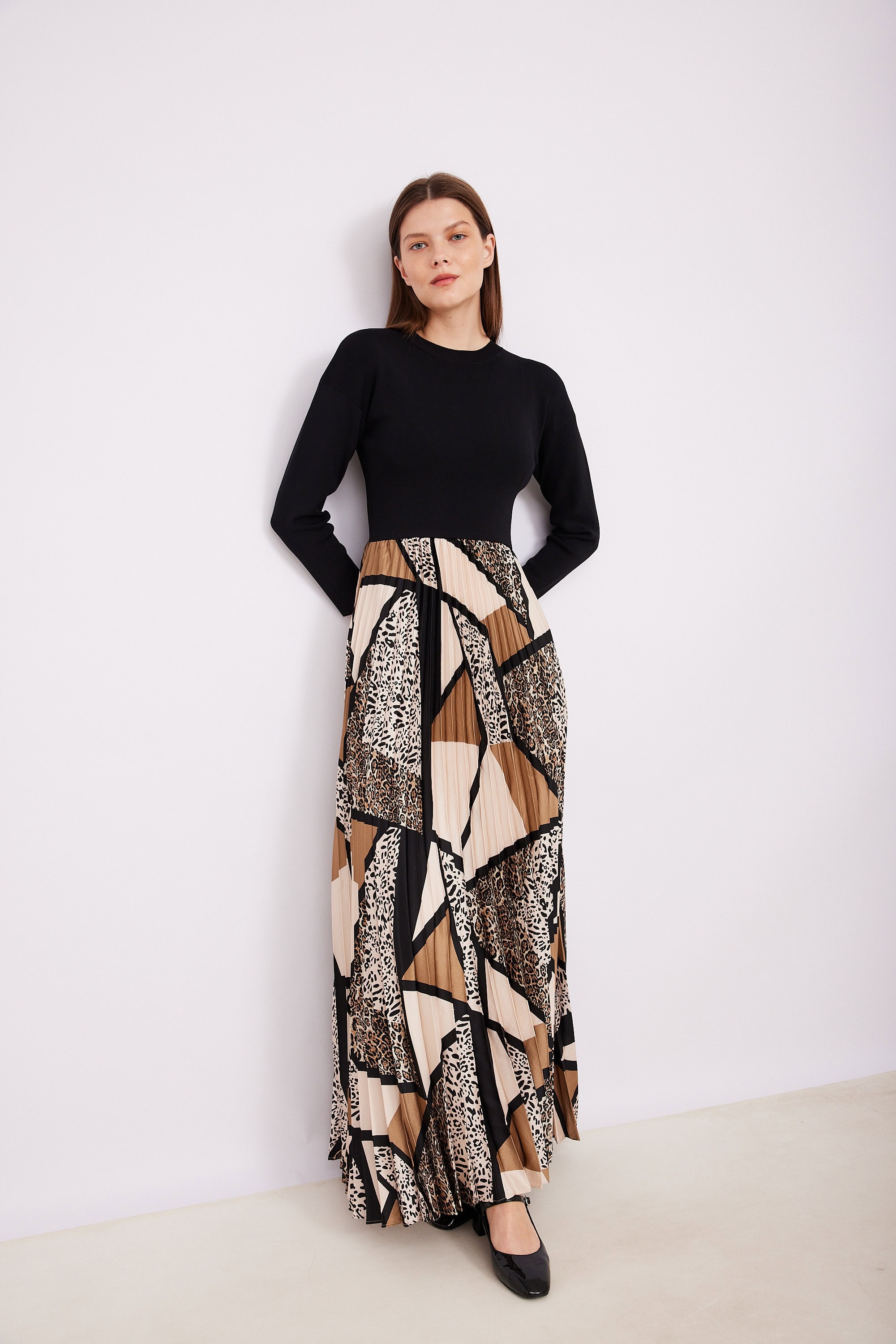 שמלת סריג חצאית מנומרת (19) שמלת סריג חצאית מנומרת – תמונה 1