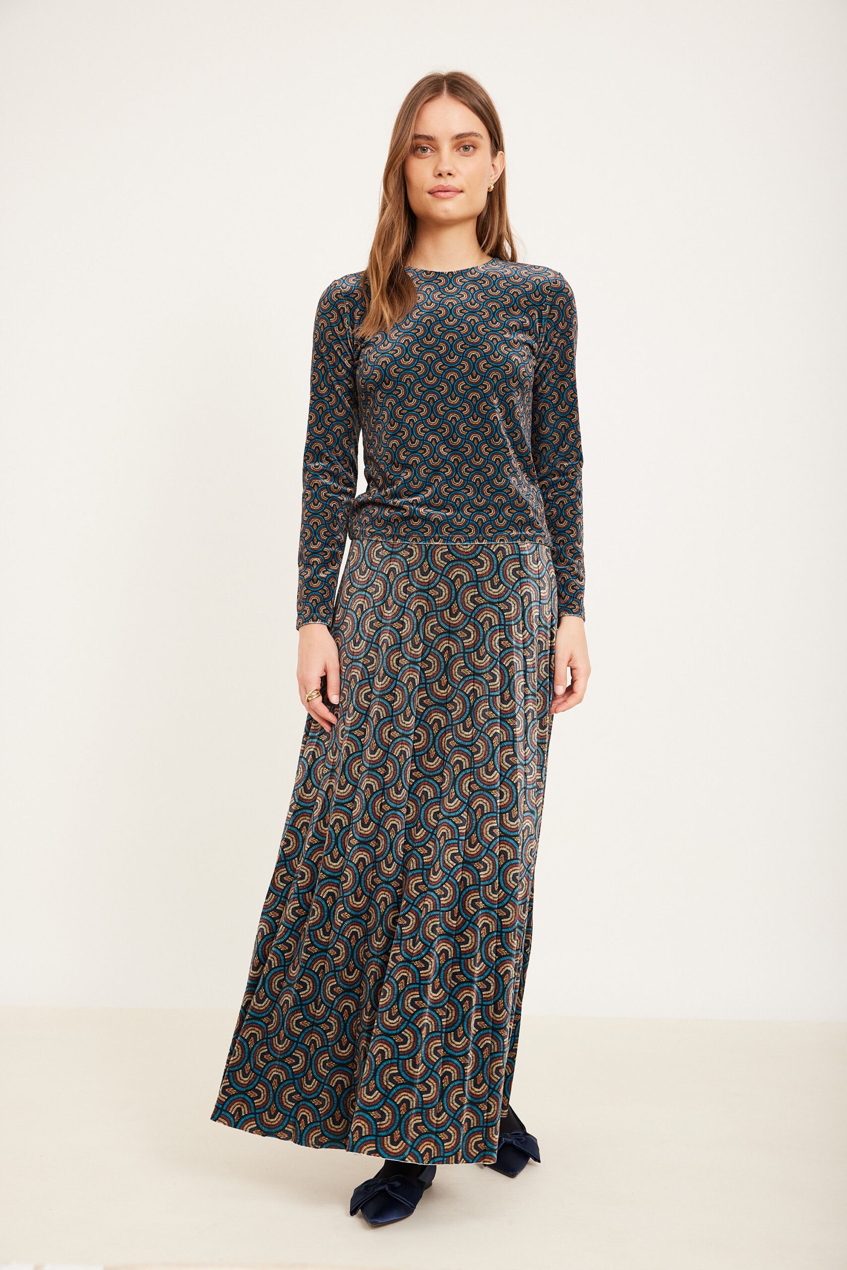 ORDMAN_150424_54084 סט קטיפה דמוי רקום – תמונה 1