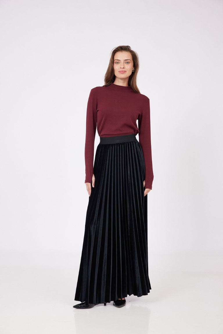 ORDMAN_100925_19396 חצאית פליסה קטיפה שחורה – תמונה 1