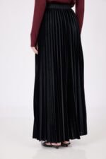 ⁦חצאית פליסה קטיפה שחורה⁩ – תמונה ⁦4⁩