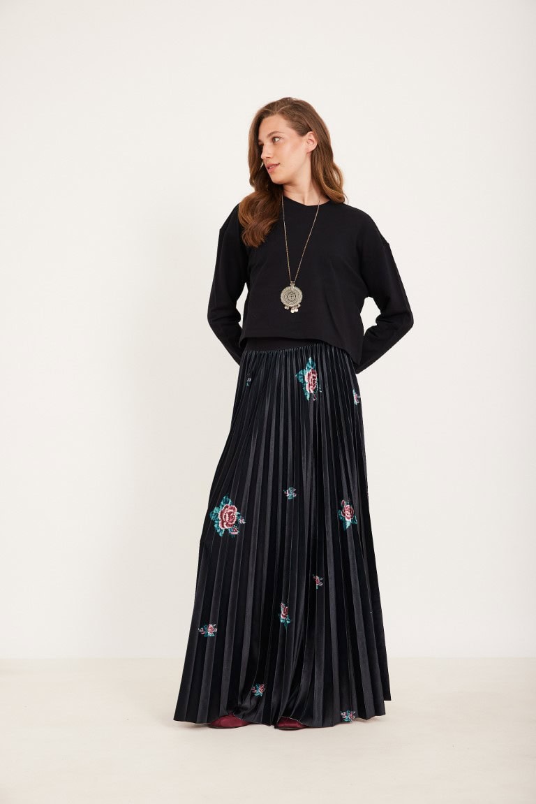 ORDMAN_220425_3532 חצאית פליסה קטיפה פרחים – תמונה 1