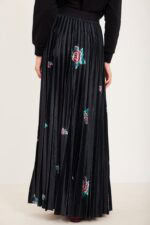 ⁦חצאית פליסה קטיפה פרחים⁩ – תמונה ⁦4⁩