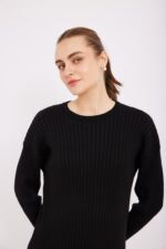 ⁦שמלת סריג שחורה⁩ – תמונה ⁦4⁩