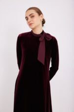 ⁦שמלת קטיפה קשירה בורדו⁩ – תמונה ⁦7⁩