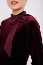 ⁦שמלת קטיפה קשירה בורדו⁩ – תמונה ⁦6⁩