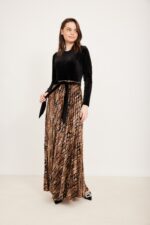 ⁦חלוק קטיפה מנוחשת פליסה⁩ – תמונה ⁦2⁩