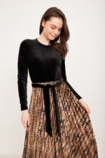 ⁦חלוק קטיפה מנוחשת פליסה⁩ – תמונה ⁦5⁩